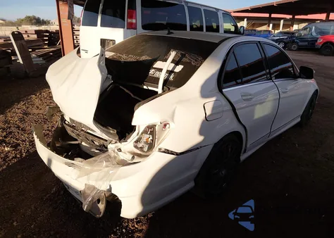 2009 Mercedes-Benz C 300 Sport z USA, uszkodzony, nr VIN WDDGF54X29R049913